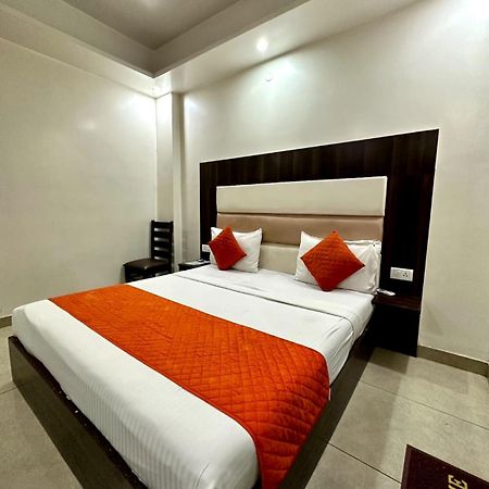 Hotel Sky Plaza 뉴델리 외부 사진