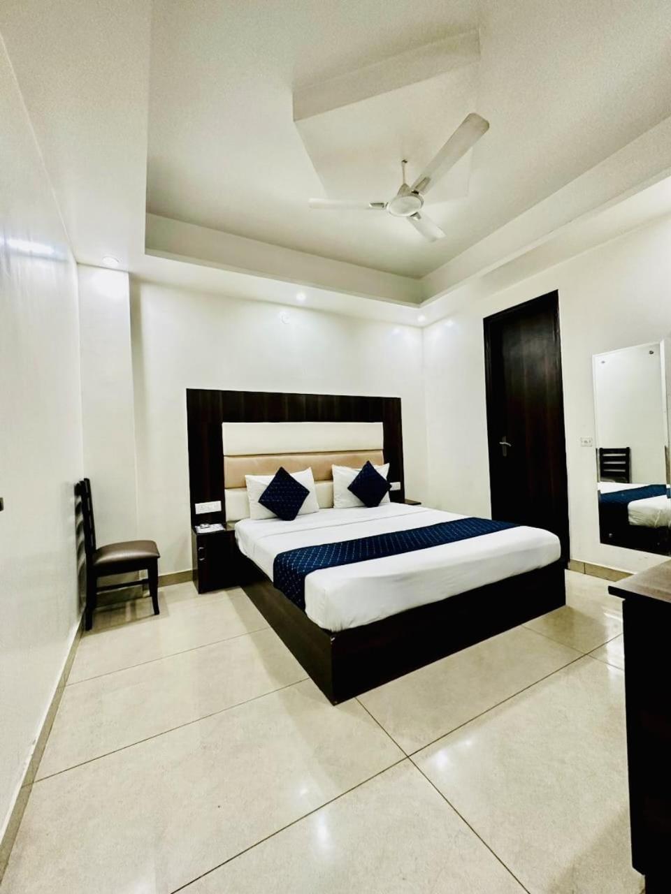 Hotel Sky Plaza 뉴델리 외부 사진