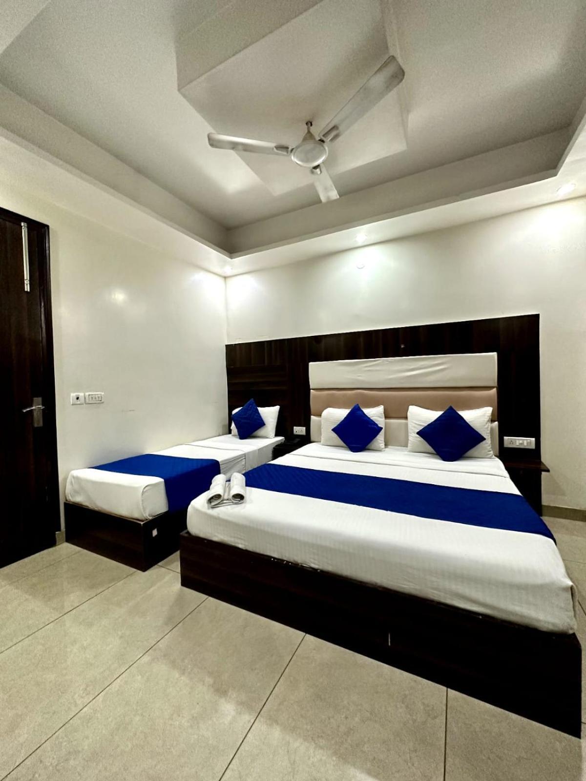 Hotel Sky Plaza 뉴델리 외부 사진