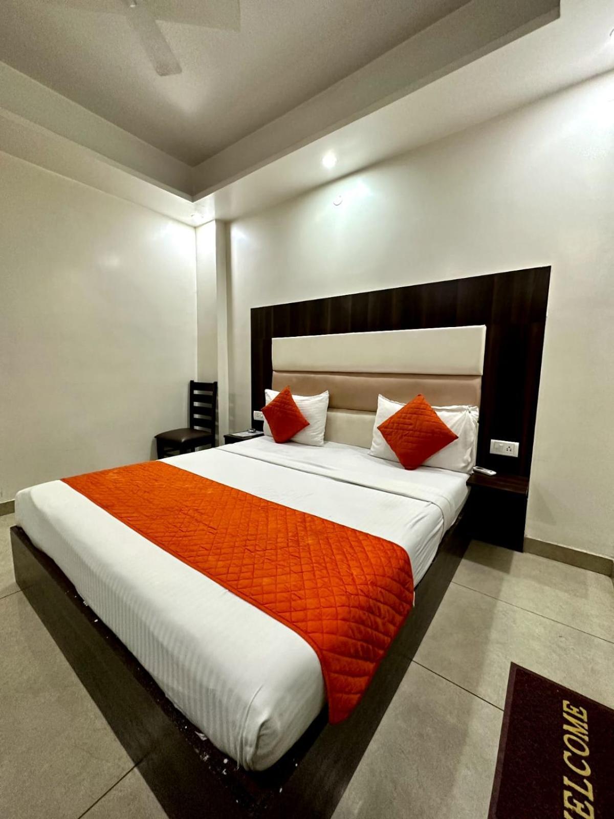 Hotel Sky Plaza 뉴델리 외부 사진