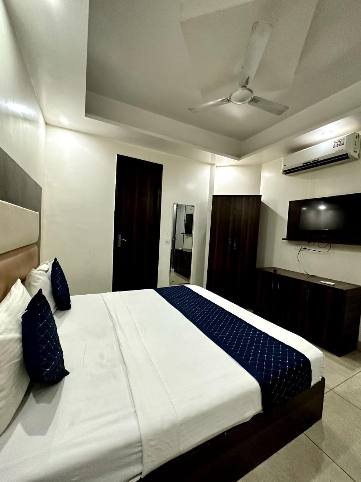 Hotel Sky Plaza 뉴델리 외부 사진