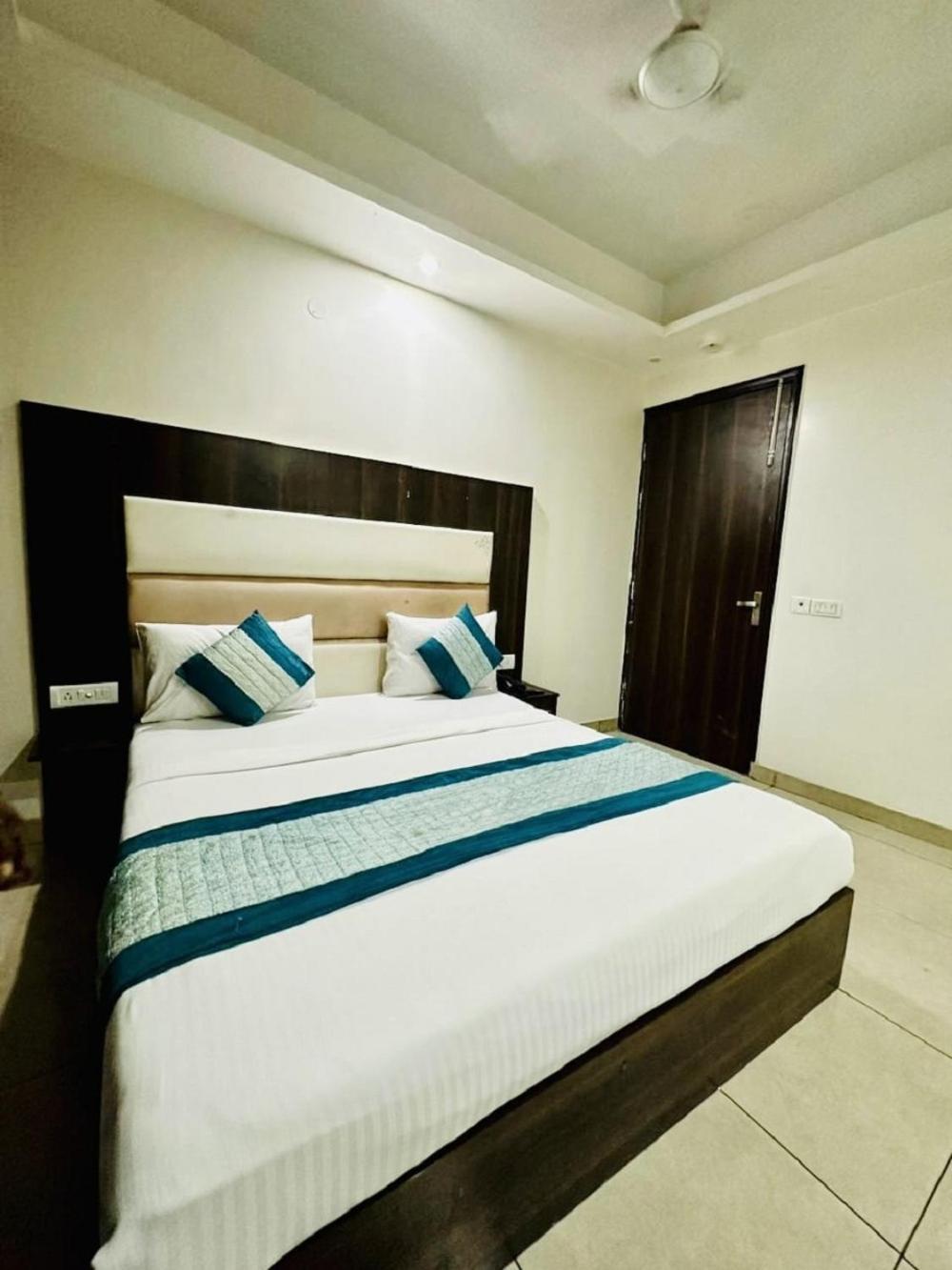 Hotel Sky Plaza 뉴델리 외부 사진