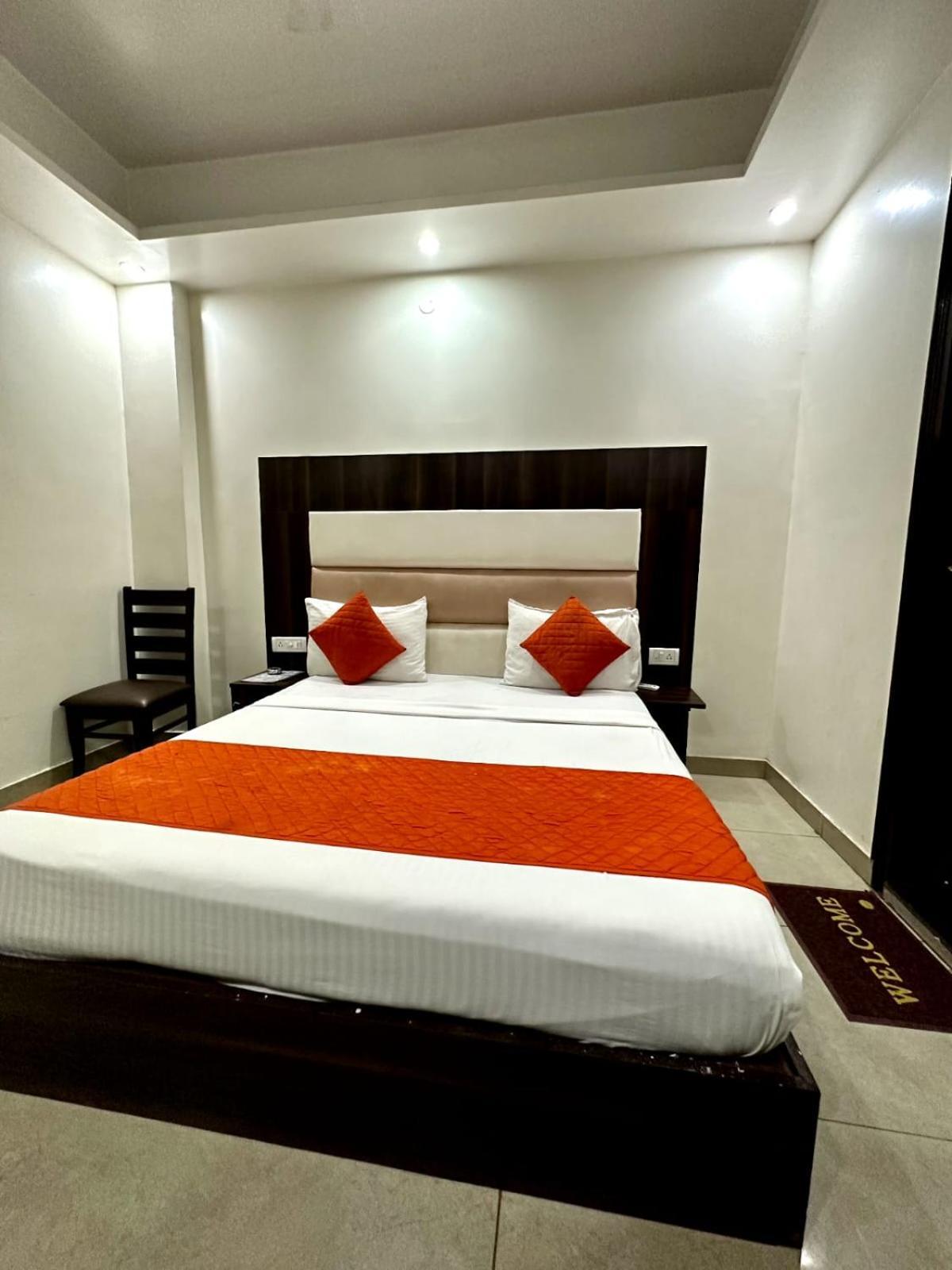 Hotel Sky Plaza 뉴델리 외부 사진