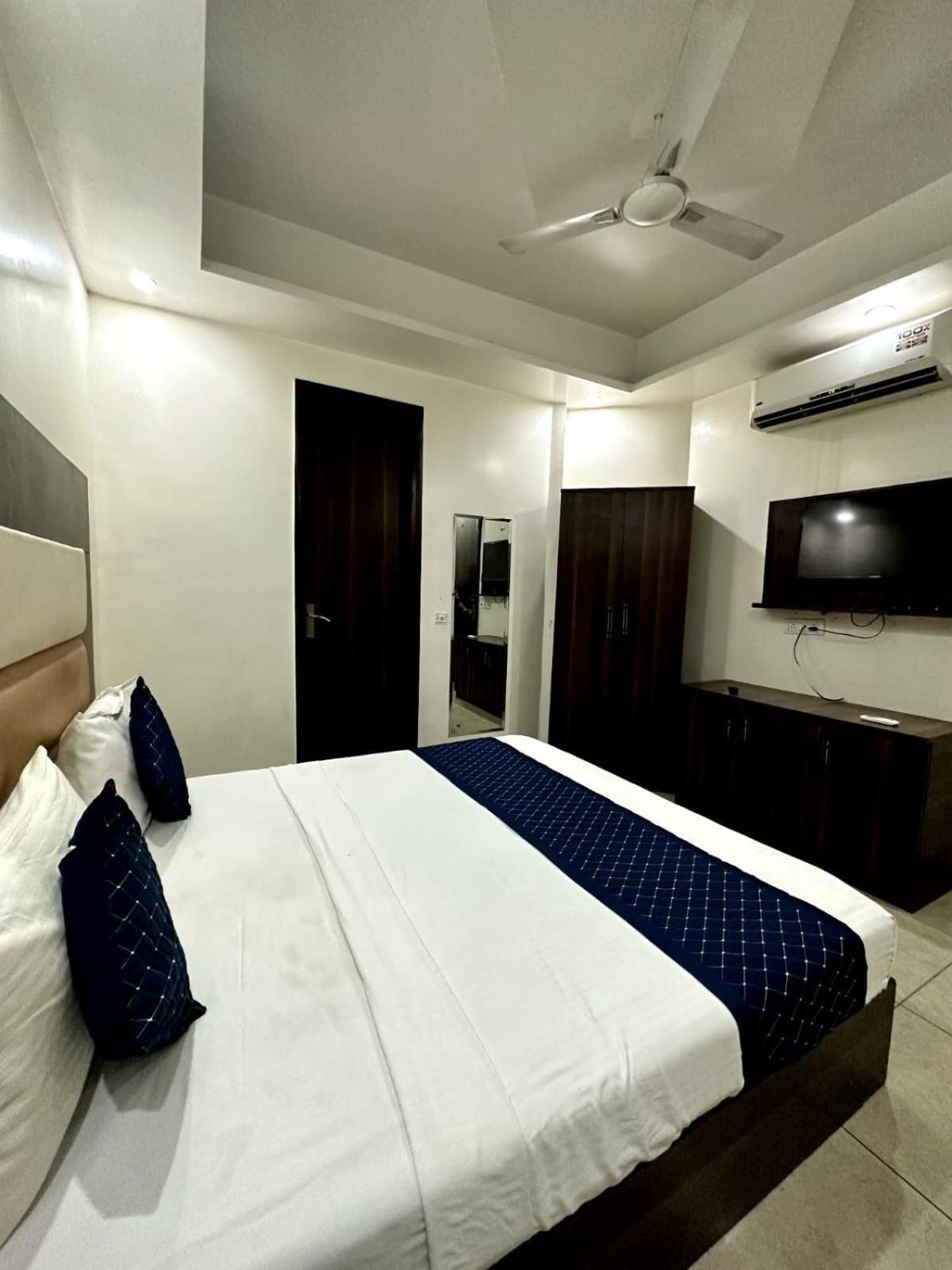 Hotel Sky Plaza 뉴델리 외부 사진
