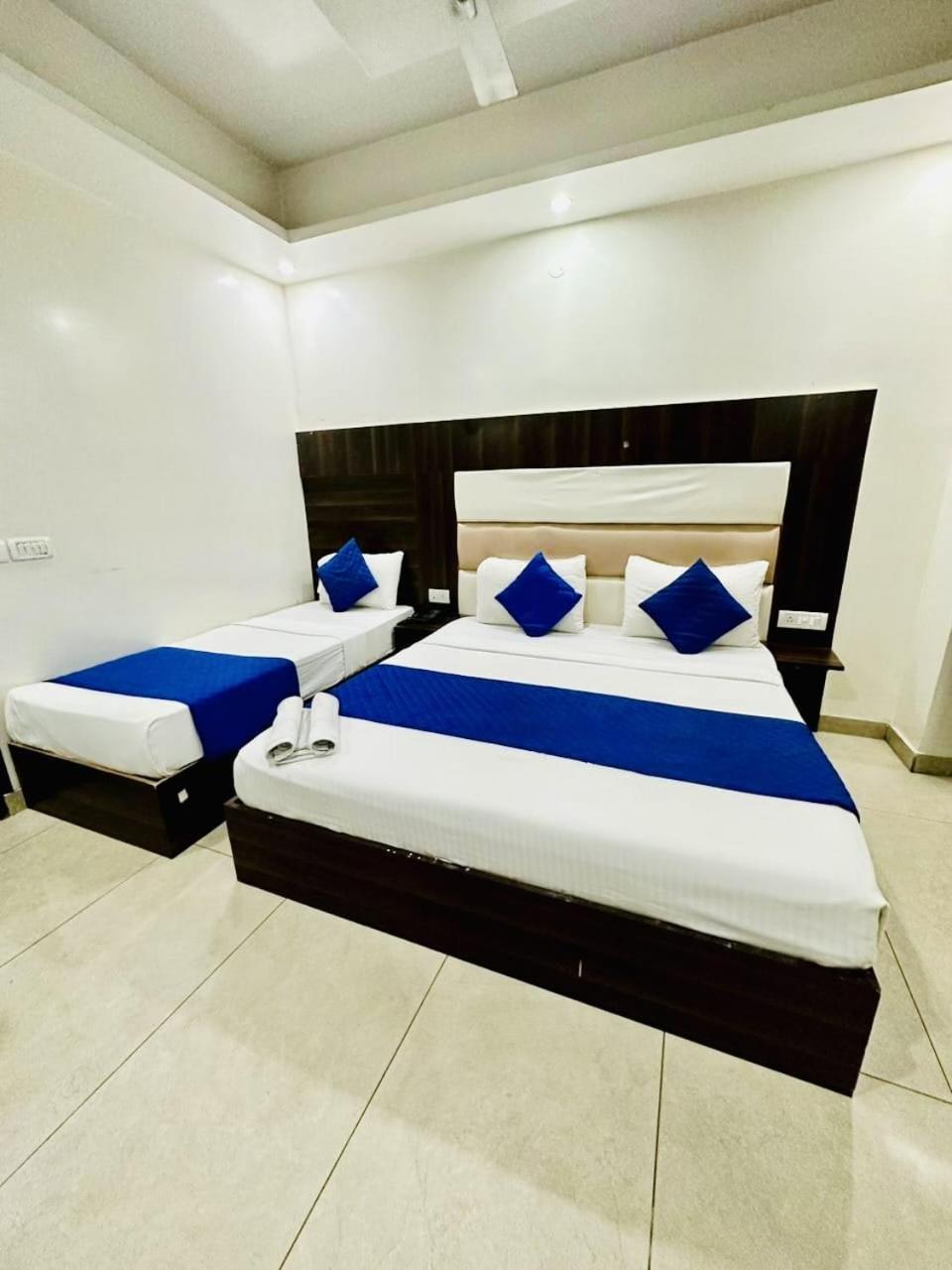 Hotel Sky Plaza 뉴델리 외부 사진