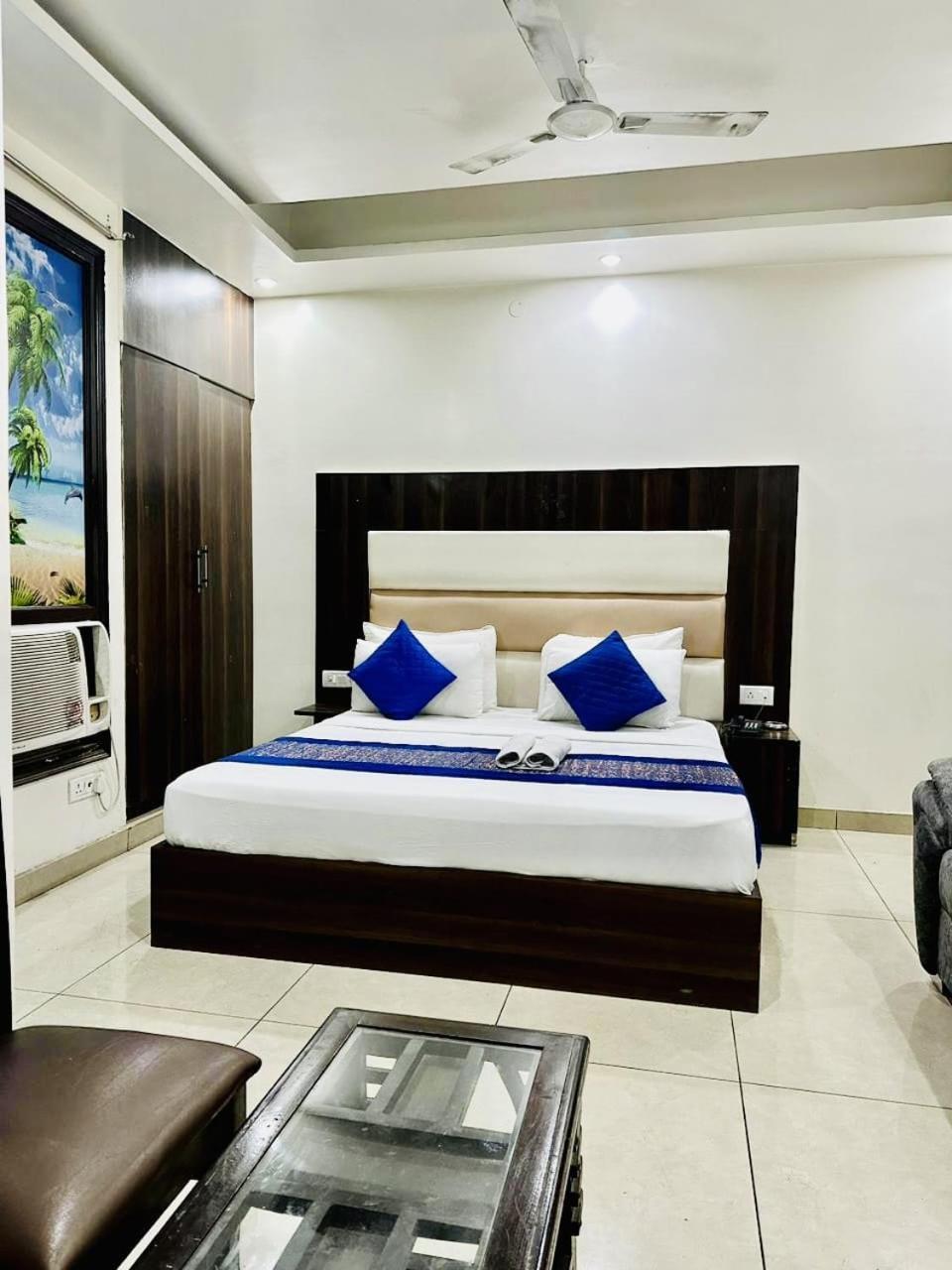 Hotel Sky Plaza 뉴델리 외부 사진