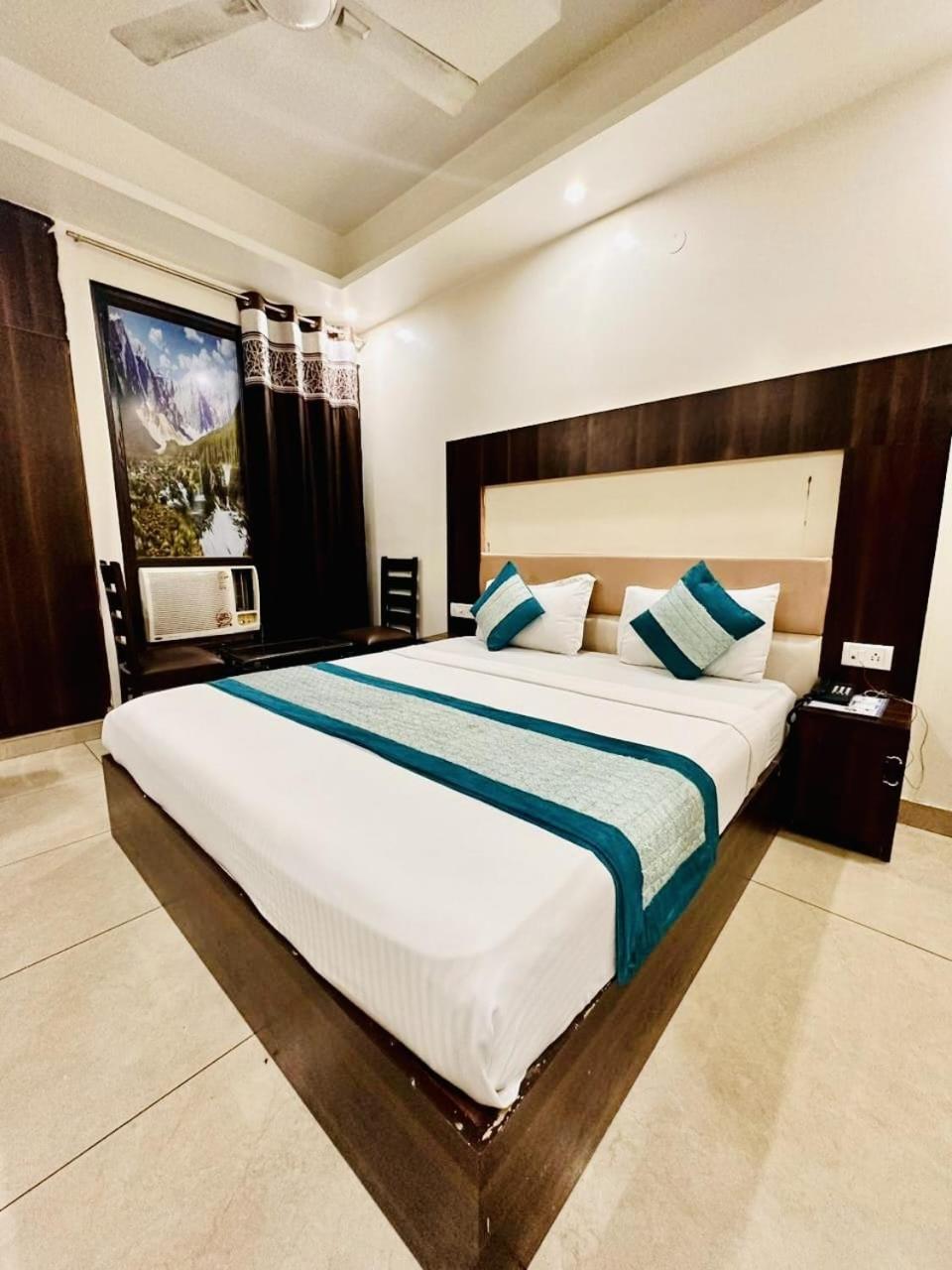 Hotel Sky Plaza 뉴델리 외부 사진
