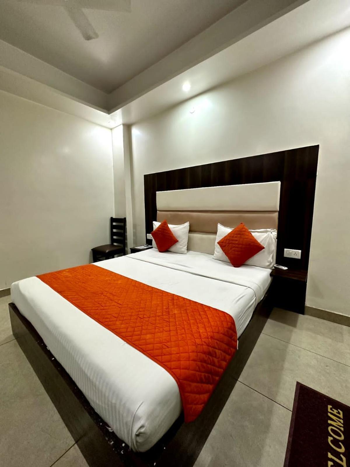 Hotel Sky Plaza 뉴델리 외부 사진