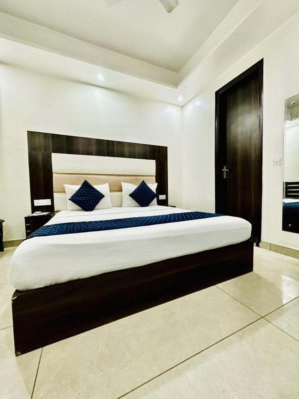 Hotel Sky Plaza 뉴델리 외부 사진